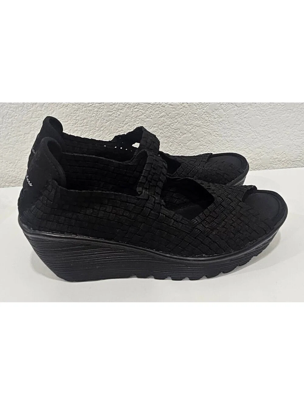 Skechers Women’s Size 9 Black Woven Memory Foam Peep Toe Wedge Sandals